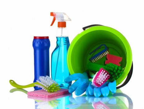 Deep cleaning professional wearing PPE during a safe Bloomsbury cleaning service